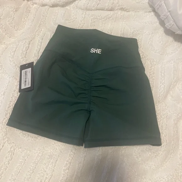 NWT Darc Sport Quad Pump Shorts in Emerald - Picture 3 of 3